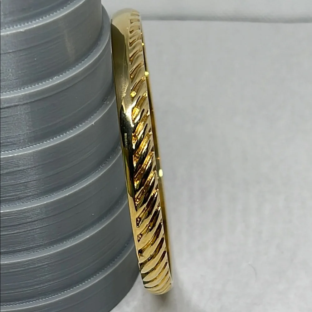 Elegant large Gold-Tone bangle modern bracelet